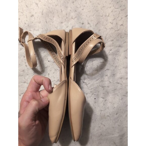 Torrid Women's Closed Almond Toe Flats Beige Size 9W #E15114 - Picture 3 of 9